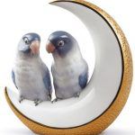 Фарфоровая статуэтка Полетели на луну