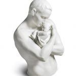 Фарфоровая статуэтка Отцовская защита